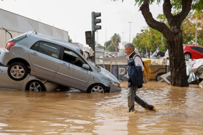 España decreta tres días de luto oficial por inundaciones en Valencia