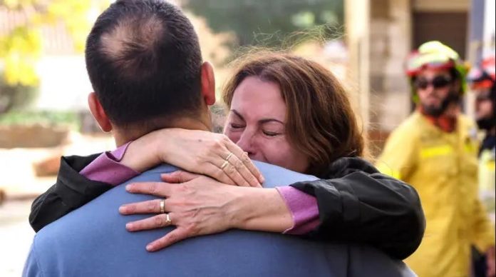 «Fue como un tsunami»: Testimonios de sobrevivientes de las catastróficas inundaciones en Valencia, España