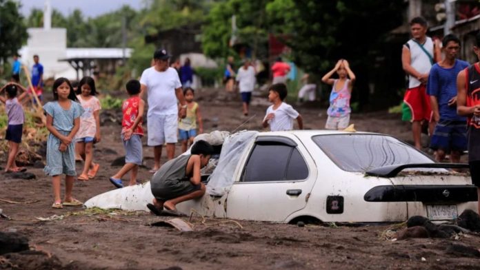 Al menos 20 muertos debido a la tormenta tropical Trami en Filipinas