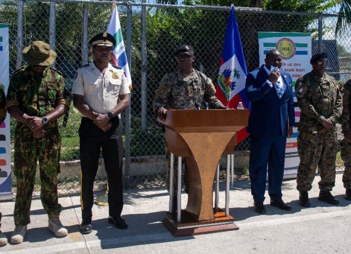 Bandas mantienen terror en barrios capital de Haití