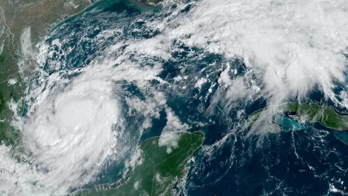 El huracán Milton ya es categoría 3 con vientos máximos sostenidos de 195 km/h