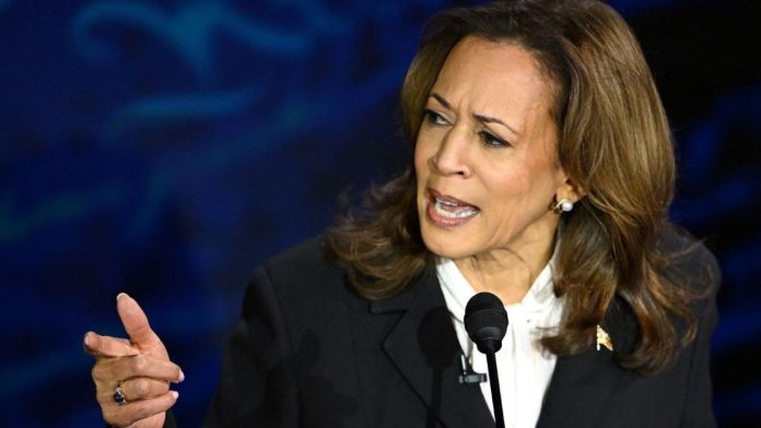 Harris se acerca a los votantes latinos indecisos sin comprometerse con los indocumentados