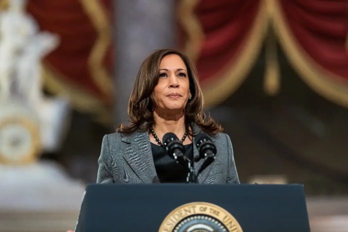 Kamala Harris dice que el comportamiento de Trump «degrada» la presidencia de EE.UU.