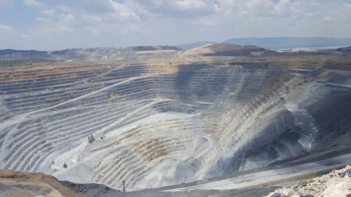 La mina de oro más grande de México acuerda un aumento salarial con el sindicato