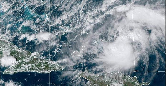 La tormenta Oscar se convierte en un huracán de categoría 1 en el Atlántico