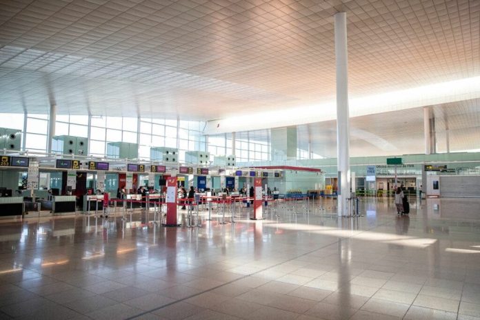 Llevaba 120 joyas de oro ocultas en los glúteos