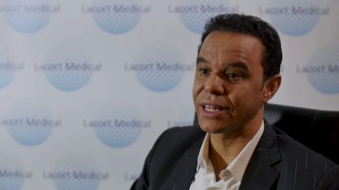 Oncólogo llama a mujeres a no esperar síntomas del cáncer para acudir a examinarse