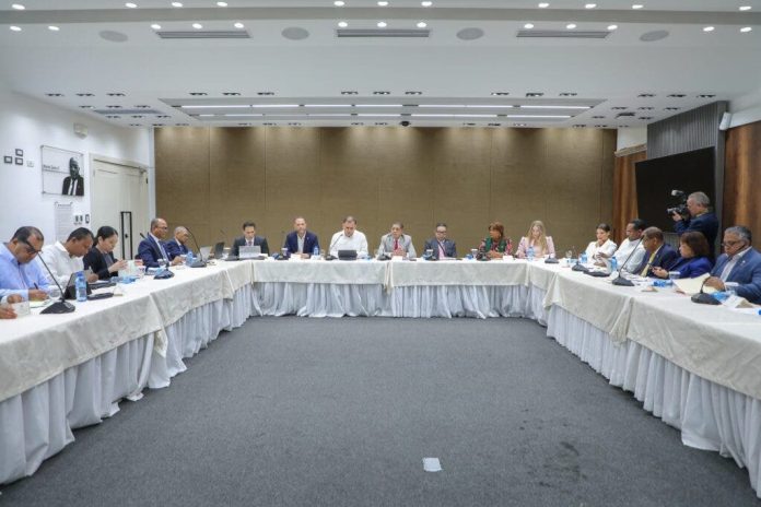 Representantes de diferentes sectores son escuchados por los diputados con relación a la reforma fiscal