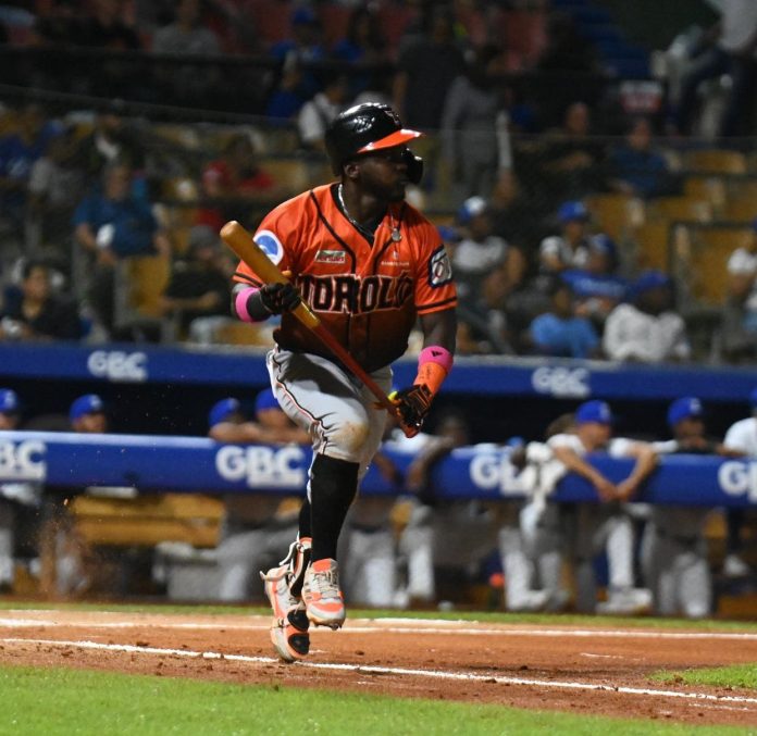 Rivera conduce triunfo de los Toros sobre Licey