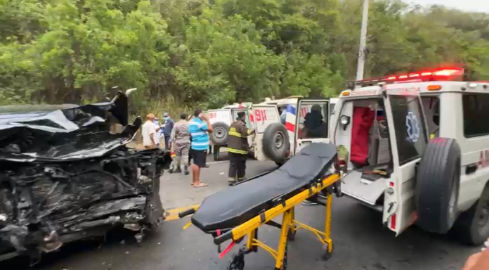 Se registran tres heridos tras choque de yipetas en Puerto Plata