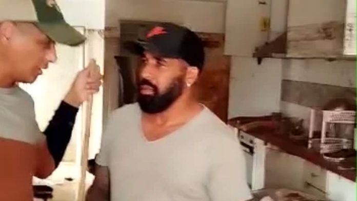 Yunior Henríquez, su esposa embarazada, y sus niñas lo perdieron todo; pero salvaron la vida