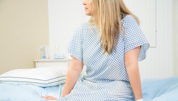 ¿Cómo se siente un bulto de cáncer de mama?, oncológa explica