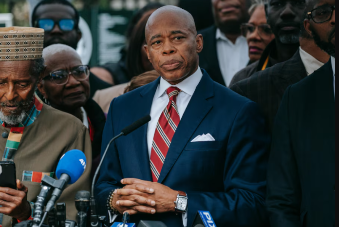 El alcalde de Nueva York, Eric Adams, será juzgado por corrupción el 21 de abril de 2025