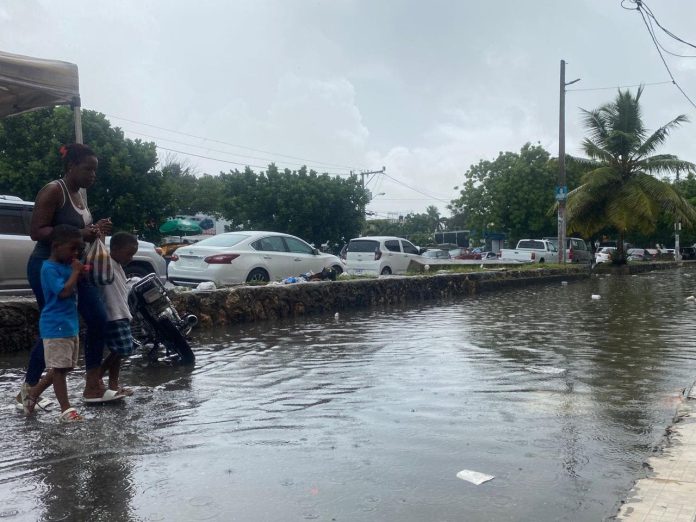 COE mantiene 20 provincias en alerta por lluvias