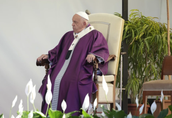 Día de los Muertos: Papa Francisco reza ante tumbas de niños no nacidos