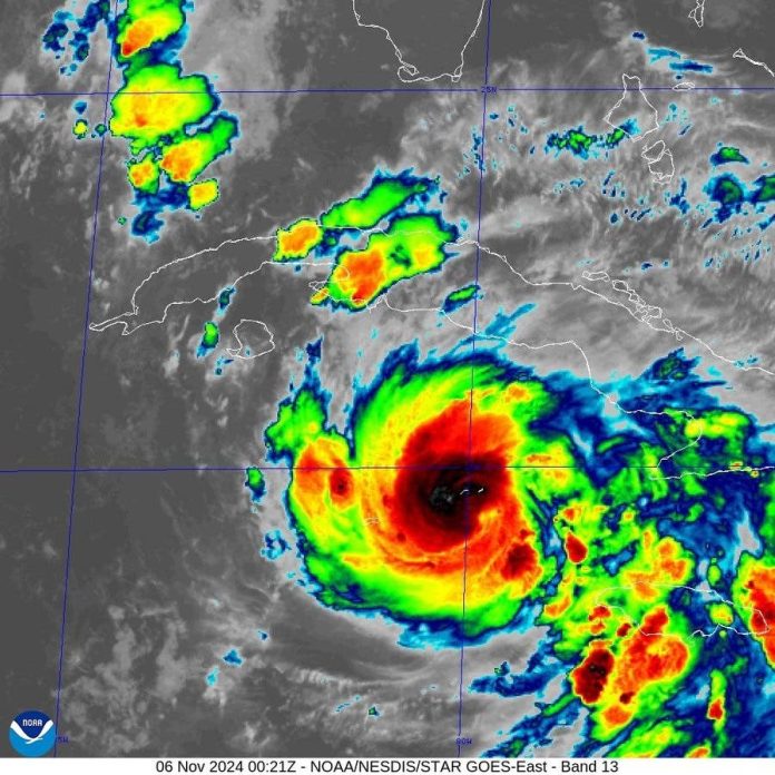 La tormenta Rafael se convierte en un huracán rumbo a las Islas Caimán y Cuba