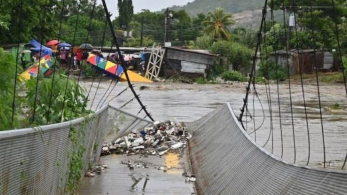 Lluvias por la tormenta Sara causan daños en más de 90 casas e inundaciones en El Salvador