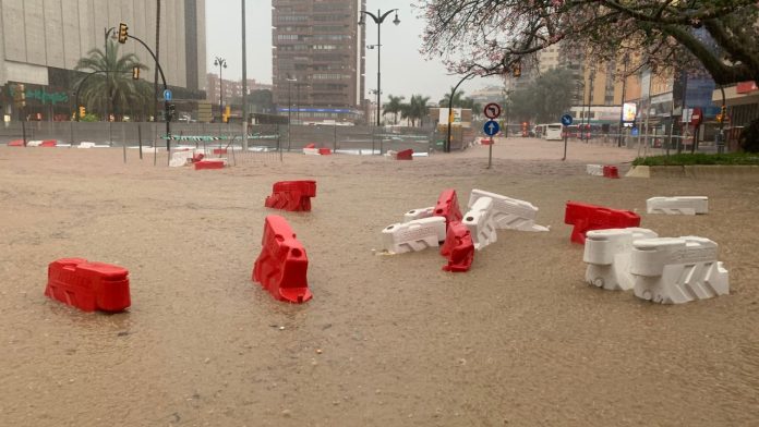 Miles de evacuados, transporte suspendido e inundaciones en otro temporal que azota España