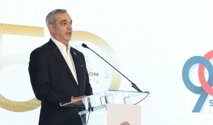 Presidente valora aportes del sector construcción