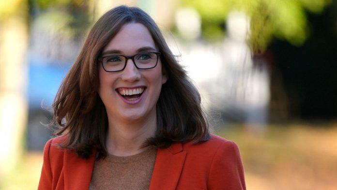 Sarah McBride se convierte en la primera congresista transgénero de la historia de EE.UU.
