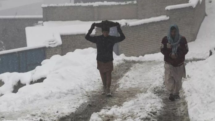 Tres niños mueren por el frío extremo mientras caminaban entre dos aldeas en Afganistán