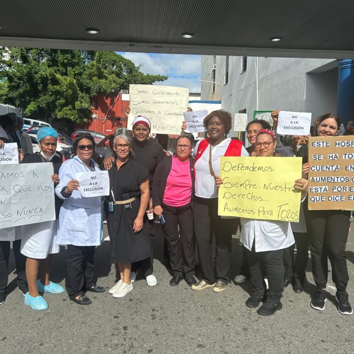 (VIDEO) Médicos protestan por exclusión de aumento salarial