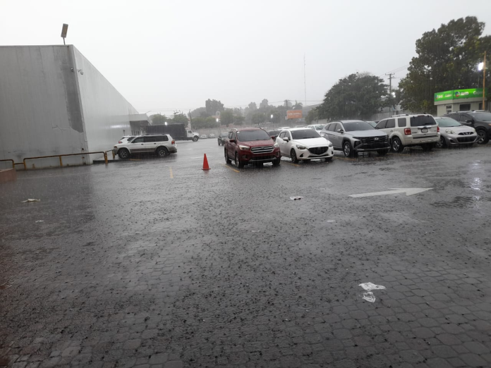 Lluvias torrenciales afectan El Gran Santo Domingo y otras provincias debido a vaguada