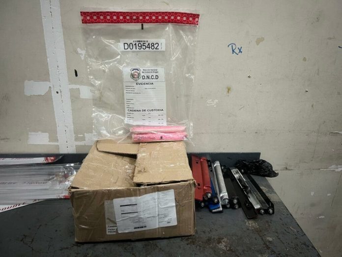 ¡Llenas de cocaína! Encuentran placas y dispositivos electrónicos de vehículos en depósitos del Inposdom