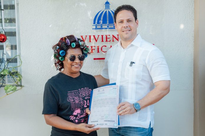 MIVED finaliza remozamiento de Invivienda y entrega 70 títulos de propiedad