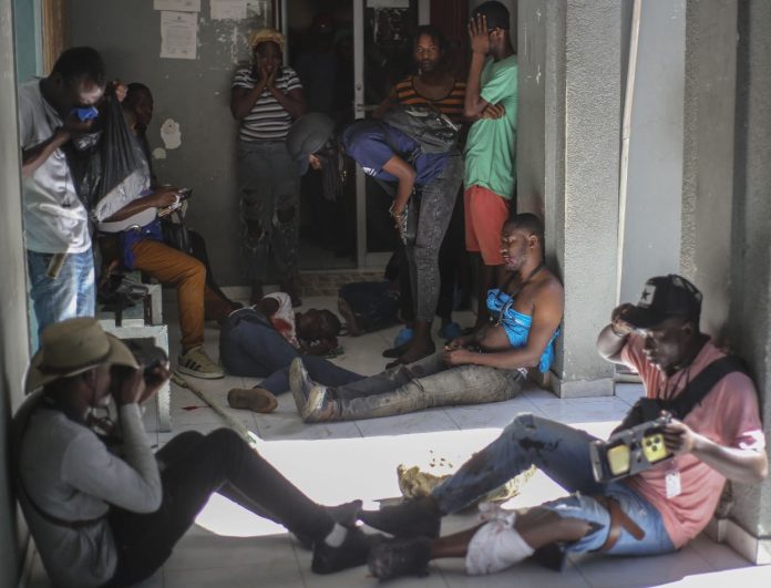 Bandas matan 2 periodistas y un policía en ataque Haití