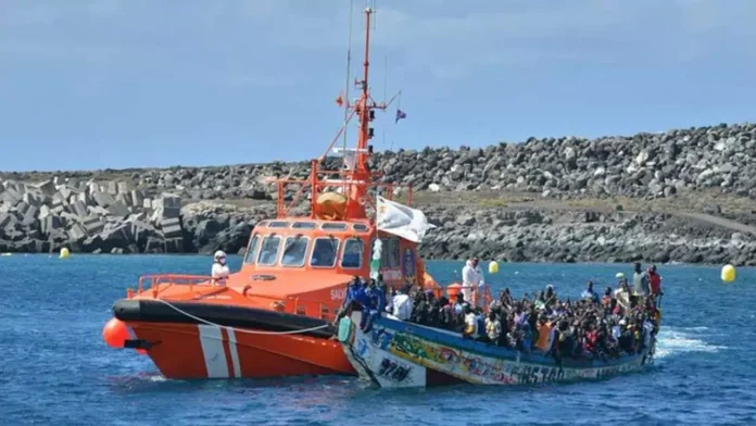 Detienen a 108 dominicanos que viajaban en yola a Puerto Rico