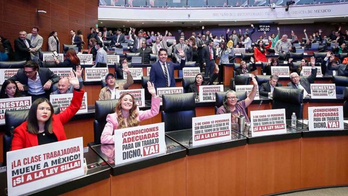 El Senado mexicano aprueba la «Ley silla» que protege a las personas que trabajan de pie