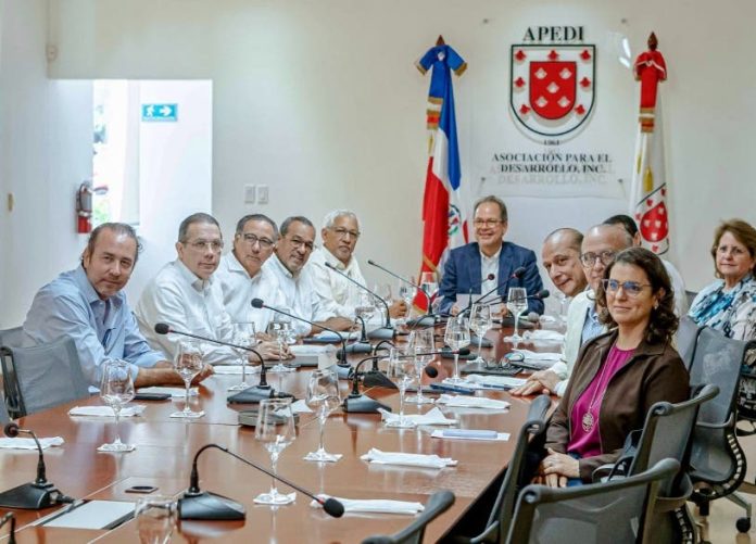 Empresarios Santiago respaldan las políticas educativas del Gobierno