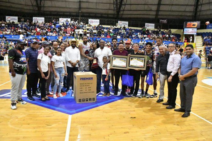 Guerreo, Lantigua y Paulino son premiados como mejores de la serie regular del Basket Superior