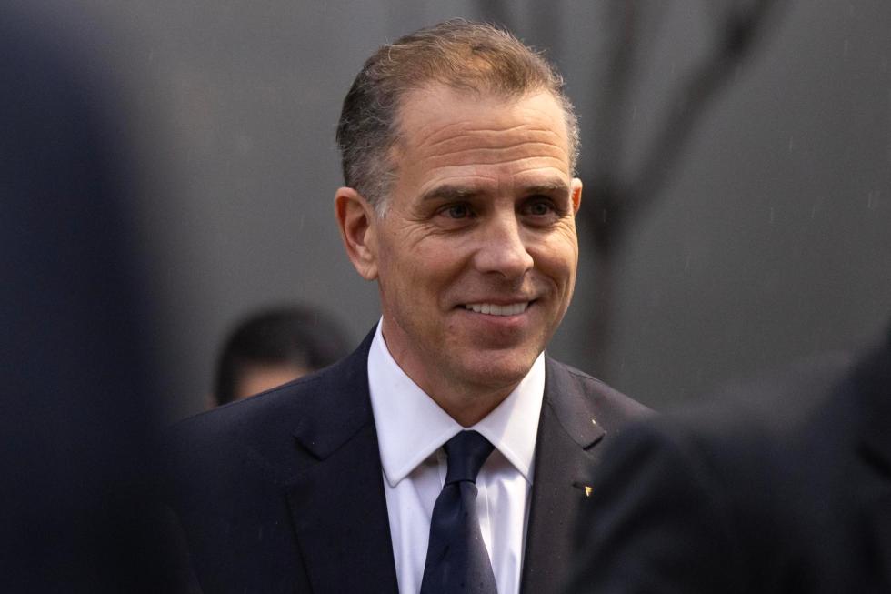 Hunter Biden, hijo del presidente de Estados Unidos, Joe Biden, sale después de una comparecencia en el Congreso, en Washington, este 28 de febrero de 2024. EFE/EPA/Michael Reynolds
