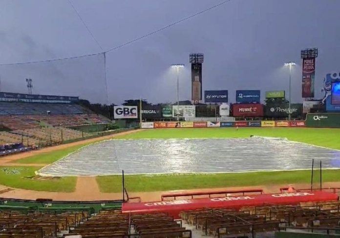 Juego Licey-Escogido suspendido por lluvias