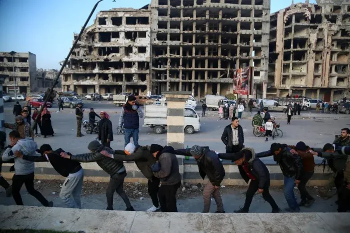 Los rebeldes piden a los sirios en el extranjero que regresen al país, tras derrocamiento de Al Asad