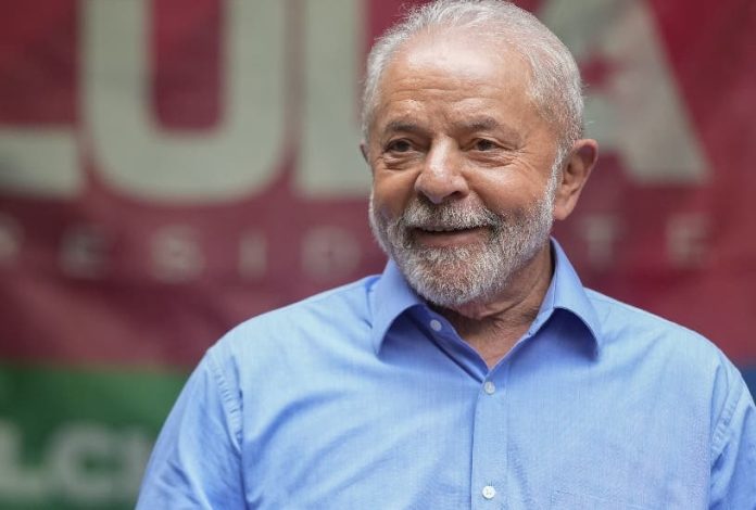 Lula se recupera tras ser operado por hemorragia