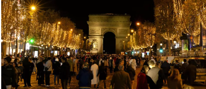 París despliega 10.000 policías y bomberos para recibir el Año Nuevo