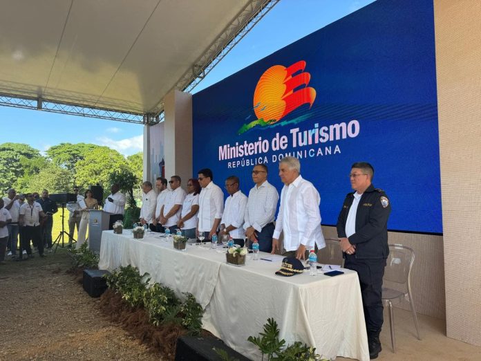 Mitur entrega calles en Arroyo Barril y deja iniciadas obras en Santa Bárbara, Samaná por RD$125.3 millones
