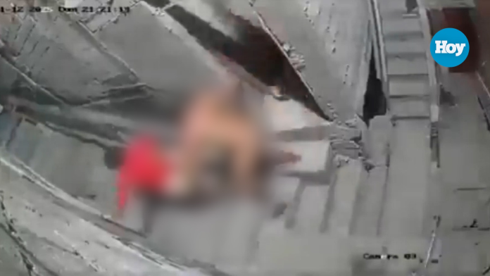 Video viral de pareja que salió en «paños menores» tras terremoto, ¿cómo reaccionaría usted?