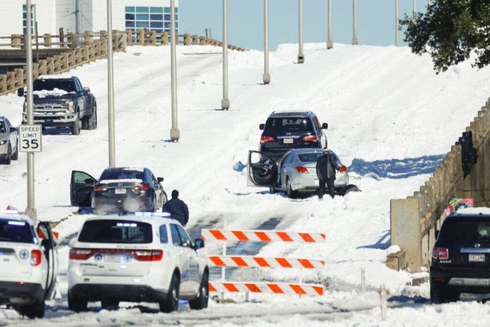 Imágenes que muestran cómo la histórica tormenta invernal azota a Estados Unidos
