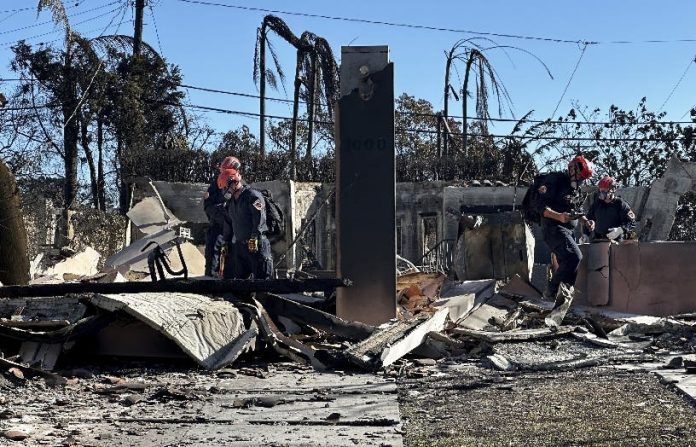 Bomberos afirman avanza combate a incendios EEUU