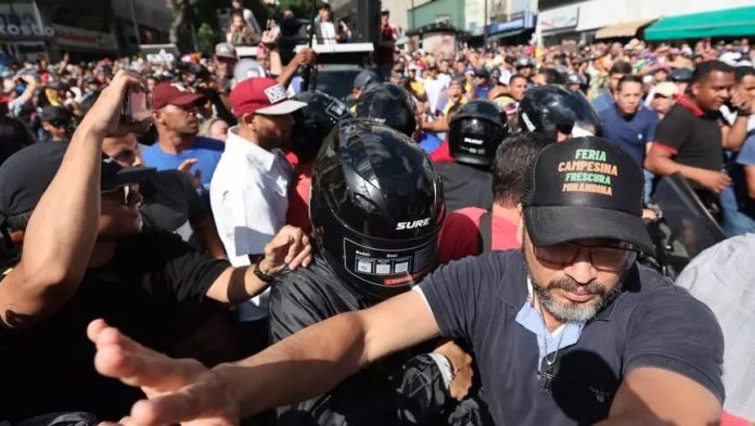 Confirman la detención del motorista de María Corina Machado