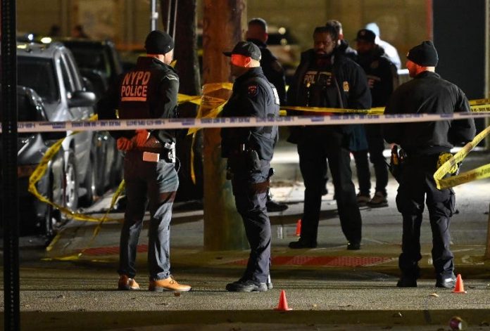 Diez heridos en un tiroteo cerca club Queens, N. York