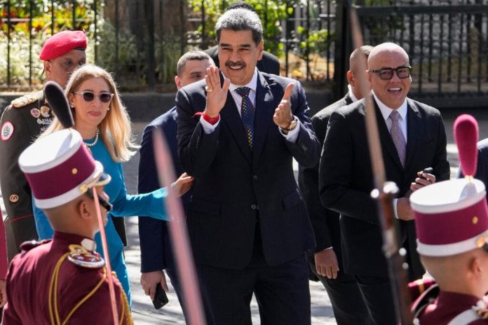 El Parlamento de Venezuela juramenta a Nicolás Maduro como presidente del país