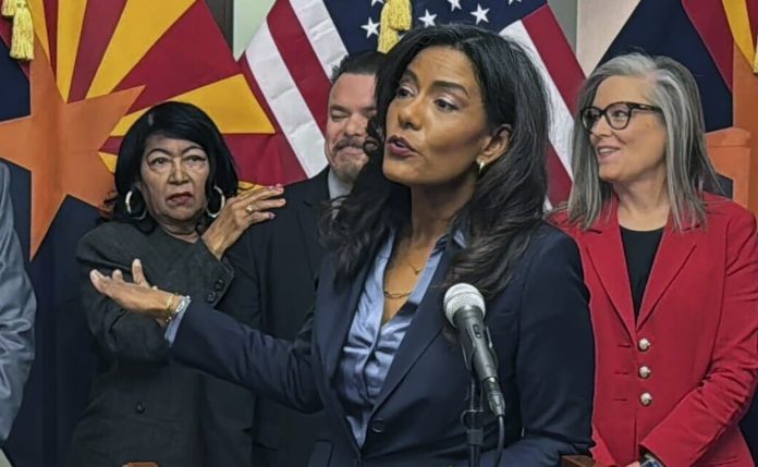 Jueza de madre dominicana va a Corte Suprema Arizona