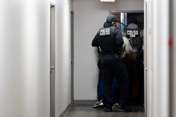 NY indemnizará a inmigrantes detenidos injustamente; hay 3,000 dominicanos incluidos