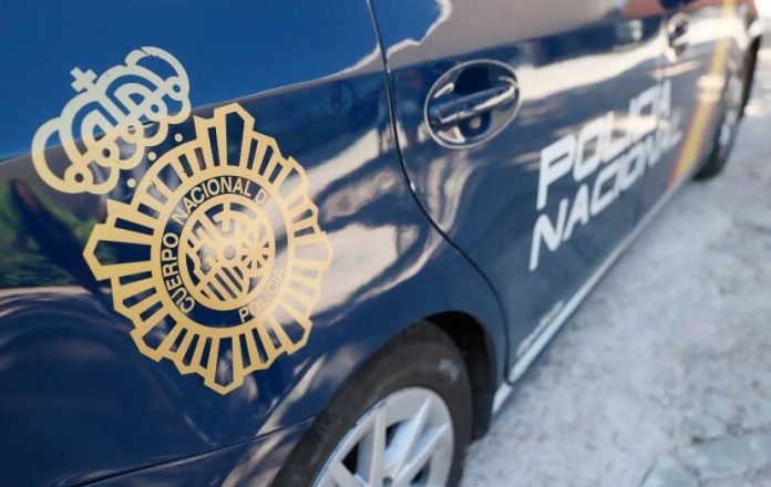 No le gustaron los comentarios de su hijo y lo apuñaló en el pecho