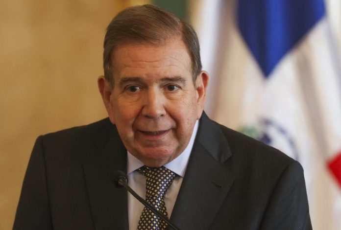 Presidente recibe a Edmundo G. Urrutia